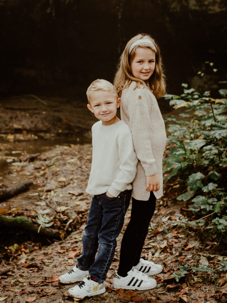 photographie d'une famille en forêt à Fribourg