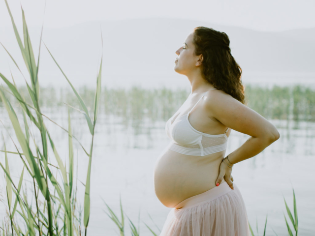 Séance photo grossesse-D3 séance photo grossesse nature studio shooting