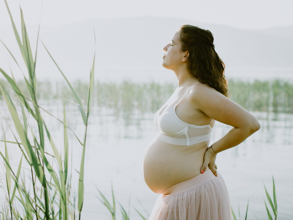séance photo grossesse nature studio shooting